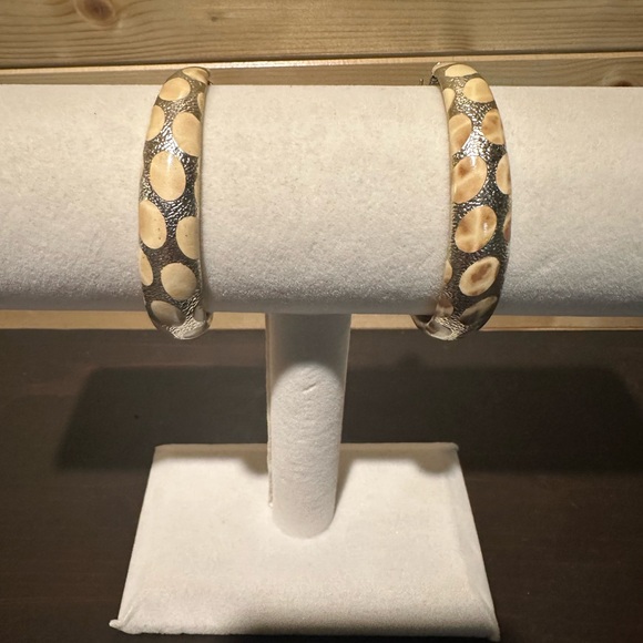 BNWT Cache hoop earrings. - Picture 1 of 5